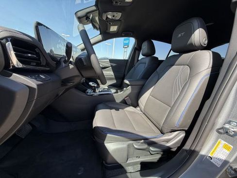 New 2026 Buick Envista Sport Touring image 17
