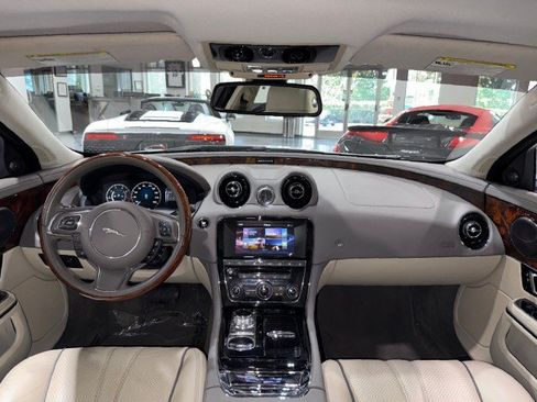 Used 2016 Jaguar XJ R-Sport RWD image 8