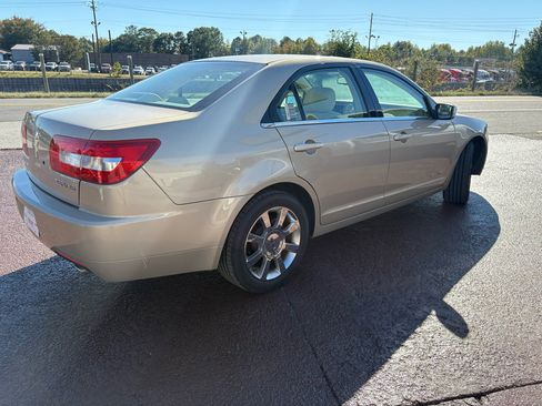 Used 2006 Lincoln Zephyr image 5
