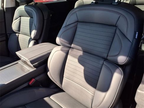 New 2026 Lincoln Nautilus Reserve image 8