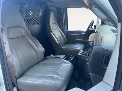 Used 2014 Chevrolet Express 3500 RWD image 15