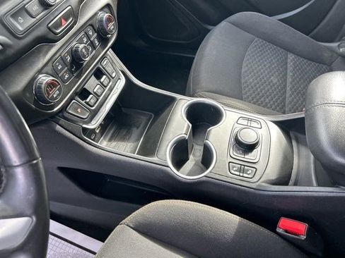 Used 2020 GMC Terrain SLE w/ Driver Convenience Package image 28