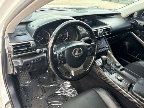 Used 2018 Lexus IS 300 AWD w/ Premium Package image 9