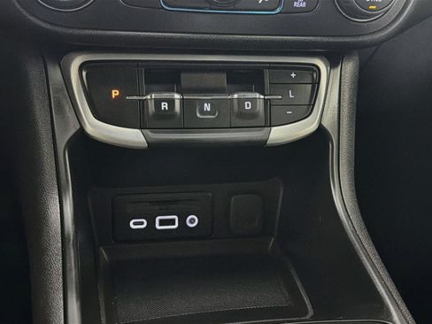 Used 2024 GMC Terrain SLT w/ Tech Package AWD/4WD image 23