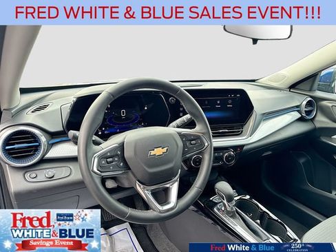 Used 2024 Chevrolet Trax LT w/ Driver Confidence Package FWD image 9