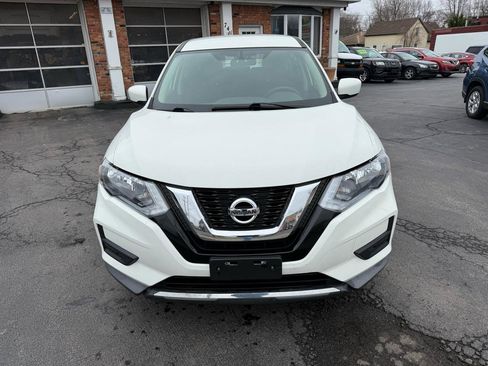 Used 2017 Nissan Rogue S image 2