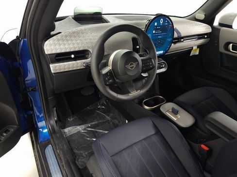 Used 2025 MINI Cooper 2-Door Hardtop FWD image 12