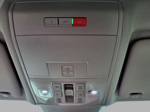 Used 2021 Volkswagen Atlas SEL Premium image 17