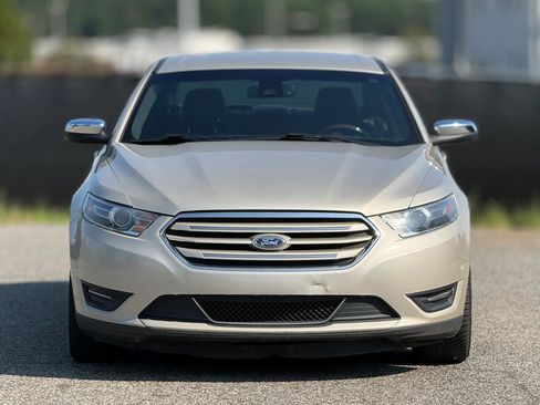 Used 2018 Ford Taurus Limited w/ Driver Assist Package AWD/4WD image 5
