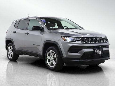 Used 2023 Jeep Compass Sport image 7