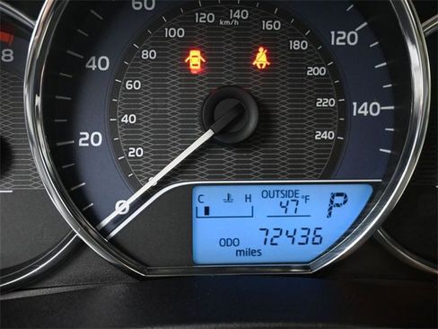 Used 2015 Toyota Corolla LE image 19