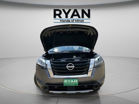 Used 2024 Nissan Pathfinder Platinum w/ Cargo Package AWD/4WD image 11