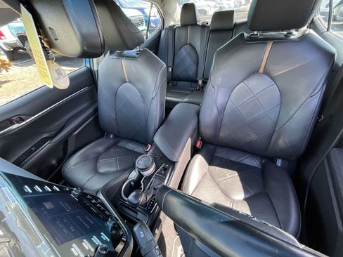 Used 2019 Toyota Camry XLE FWD image 13