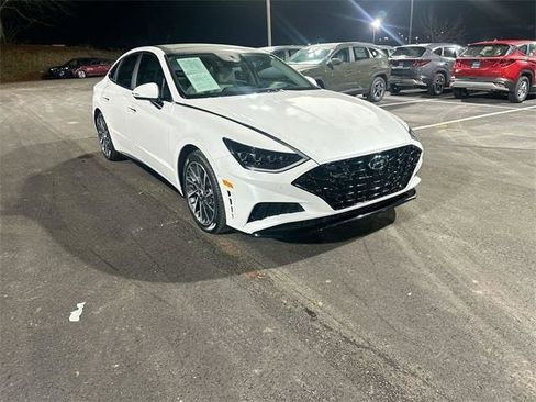 Used 2022 Hyundai Sonata Limited w/ Preferred Accessory Package image 10