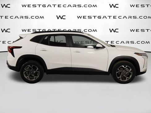 Used 2025 Chevrolet Trax LT FWD image 45