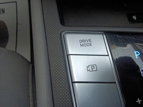 Used 2025 Hyundai Elantra SEL FWD image 29