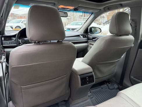 Used 2012 Toyota Camry XLE w/ Leather Pkg image 17