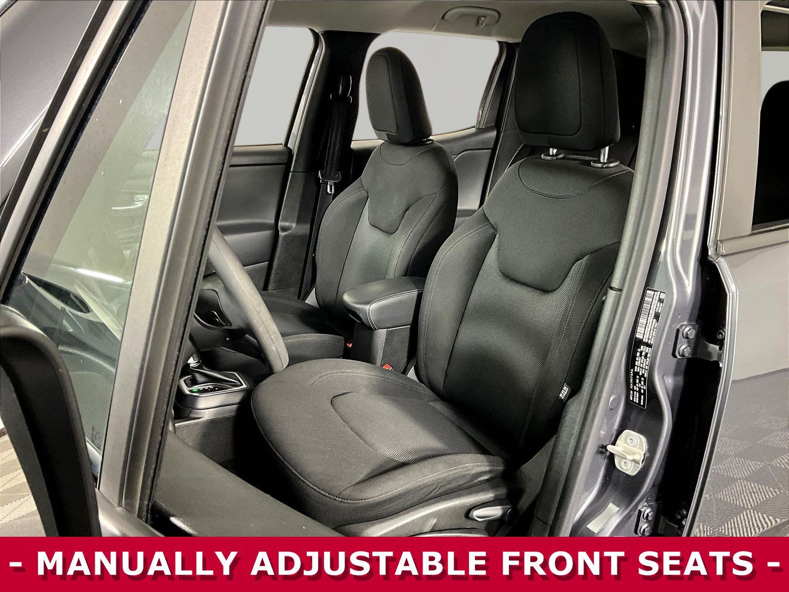 Used 2023 Jeep Renegade Latitude AWD/4WD image 16