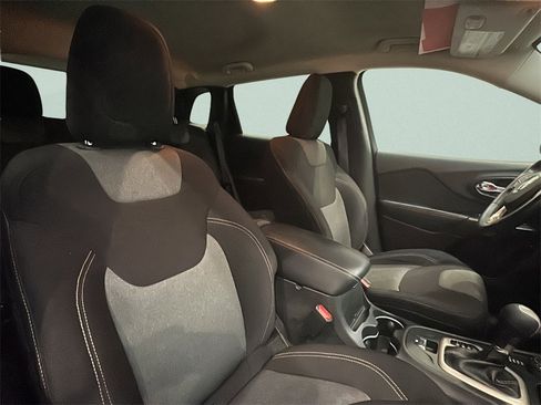 Used 2014 Jeep Cherokee Latitude w/ Comfort/Convenience Group image 10