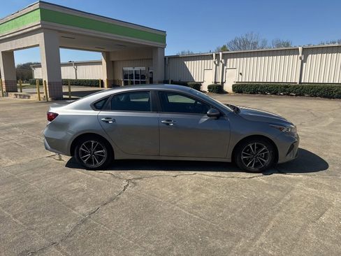 Used 2023 Kia Forte LXS image 12