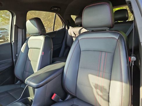 Used 2022 Chevrolet Equinox RS w/ Infotainment Package image 9