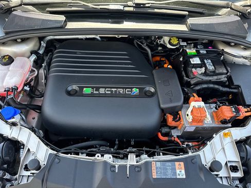 Used 2017 Ford Focus Electric Hatchback FWD image 9