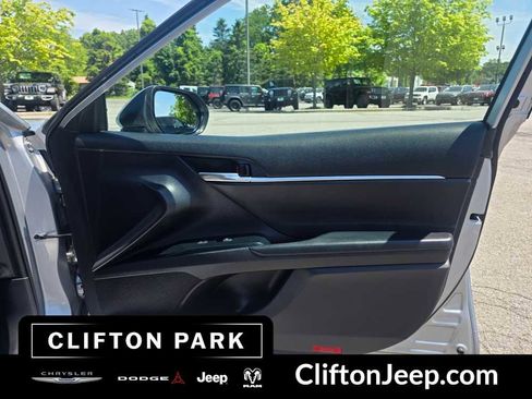 Used 2020 Toyota Camry SE w/ Cold Weather Package AWD/4WD image 14