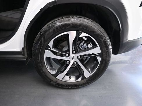 Used 2025 Chevrolet Trax RS w/ Sunroof Package FWD image 13