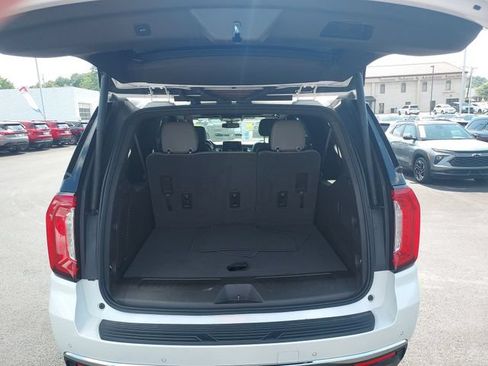 Used 2023 GMC Yukon XL SLT AWD/4WD image 31
