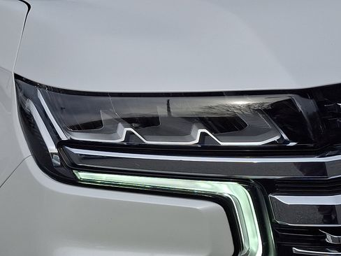 Certified 2023 Chevrolet Suburban Premier w/ Advanced Technology Package image 9