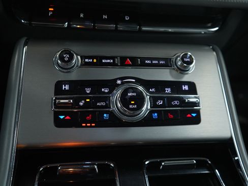 Used 2020 Lincoln Aviator Reserve w/ Elements Package Plus image 28