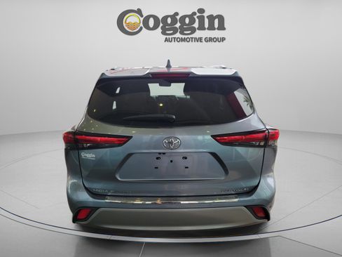 Used 2020 Toyota Highlander Platinum image 3