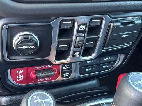 Used 2025 Jeep Gladiator Rubicon w/ Safety Group AWD/4WD image 30