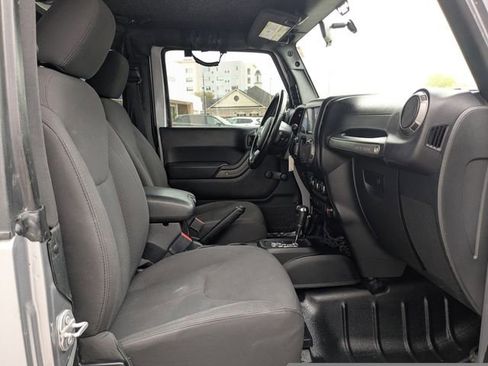 Used 2018 Jeep Wrangler Sport image 19