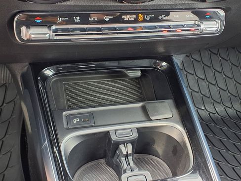 Used 2020 Mercedes-Benz GLB 250 4MATIC image 24