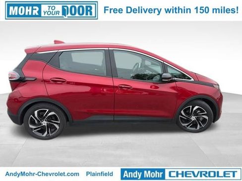 Used 2023 Chevrolet Bolt LT w/ Infotainment Package FWD image 6