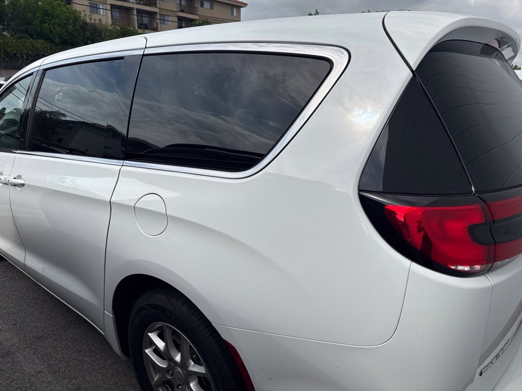 Used 2025 Chrysler Pacifica Select FWD image 8