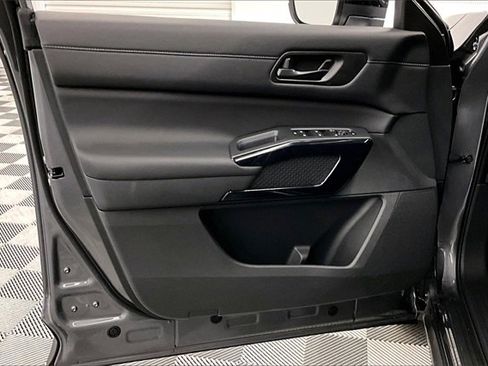 New 2025 Nissan Pathfinder S image 28