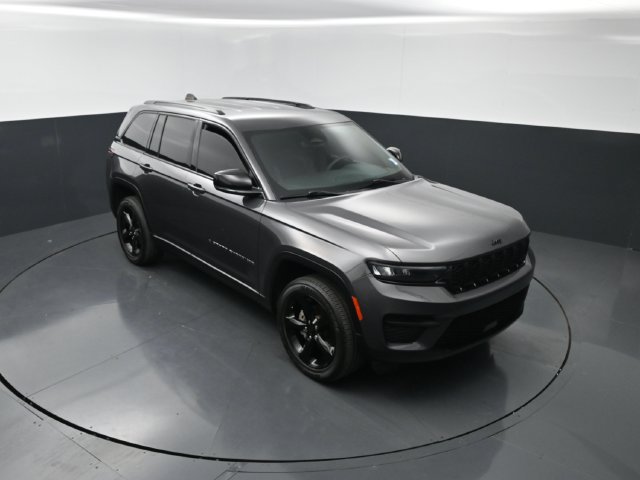 Used 2023 Jeep Grand Cherokee Altitude AWD/4WD image 27