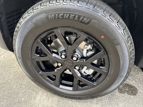 New 2025 Jeep Grand Cherokee Altitude image 11