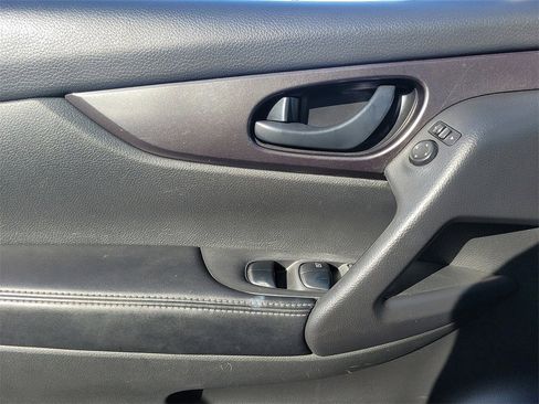 Used 2018 Nissan Rogue Sport S w/ S Appearance Package image 17