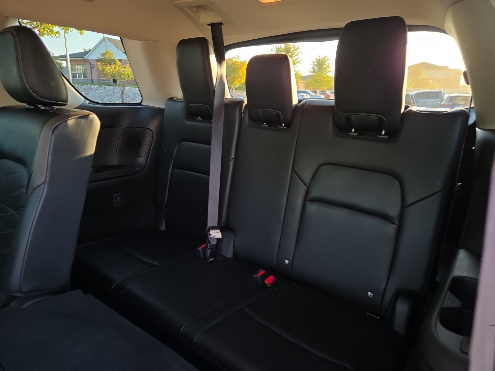 Used 2024 Nissan Pathfinder Platinum w/ Black Appearance Package AWD/4WD image 10
