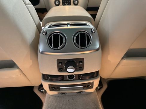 Used 2011 Rolls-Royce Ghost image 14