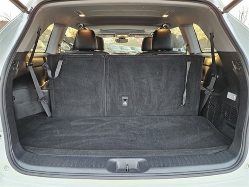 Used 2019 Toyota Highlander XLE image 29