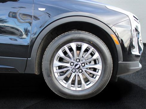 Used 2025 Cadillac XT4 Premium Luxury image 12