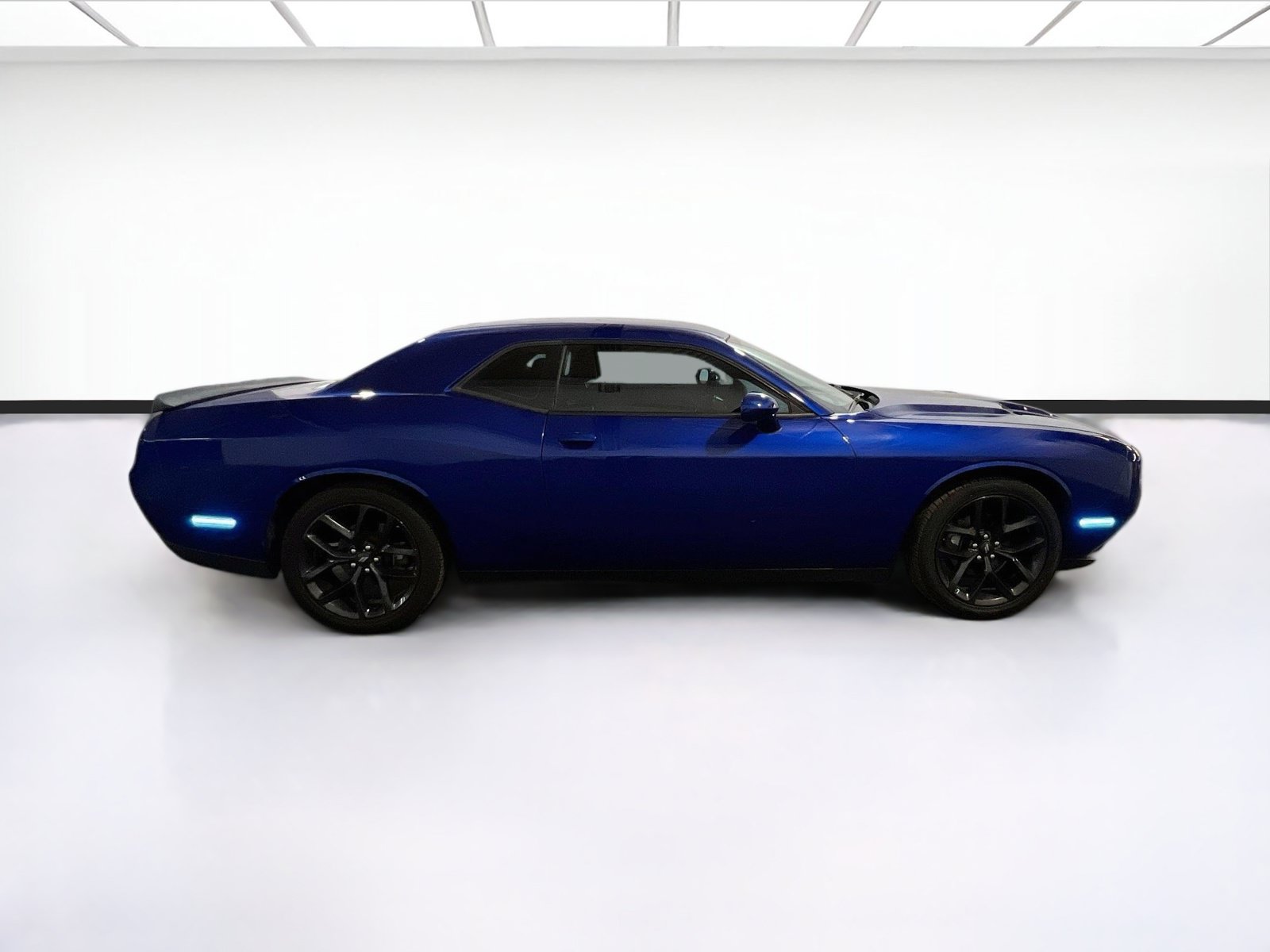 Used 2021 Dodge Challenger SXT w/ Driver Convenience Group RWD image 21
