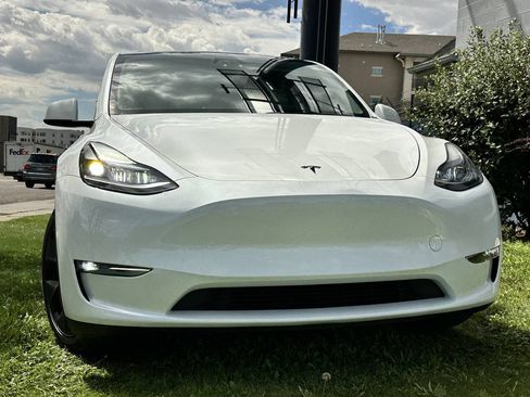 Used 2025 Tesla Model Y Long Range AWD/4WD image 4