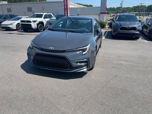 Used 2025 Toyota Corolla SE w/ SE Premium Package FWD image 17