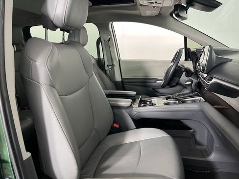 Used 2024 Toyota Sienna XLE image 34