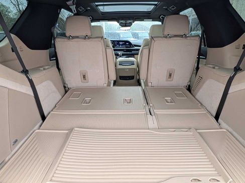 Used 2024 Cadillac Escalade Premium Luxury w/ LPO, Floor Liner Package AWD/4WD image 12